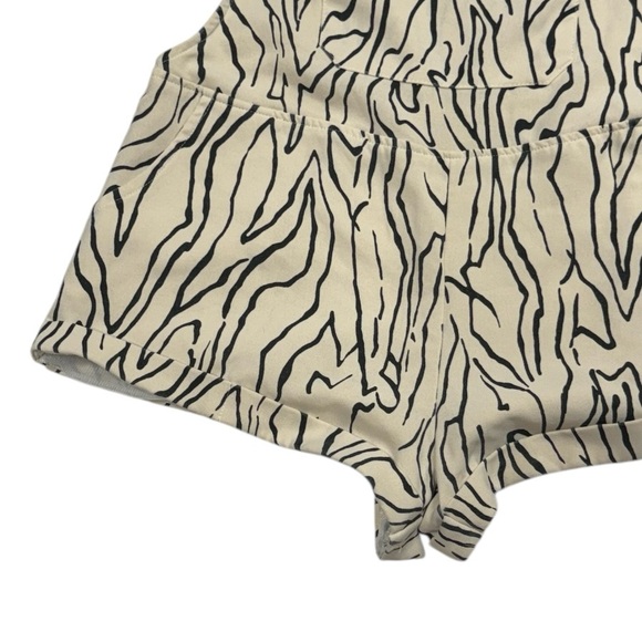 Princess Polly size 0 Utopia black and crème colored romper in great condition! - Picture 7 of 9